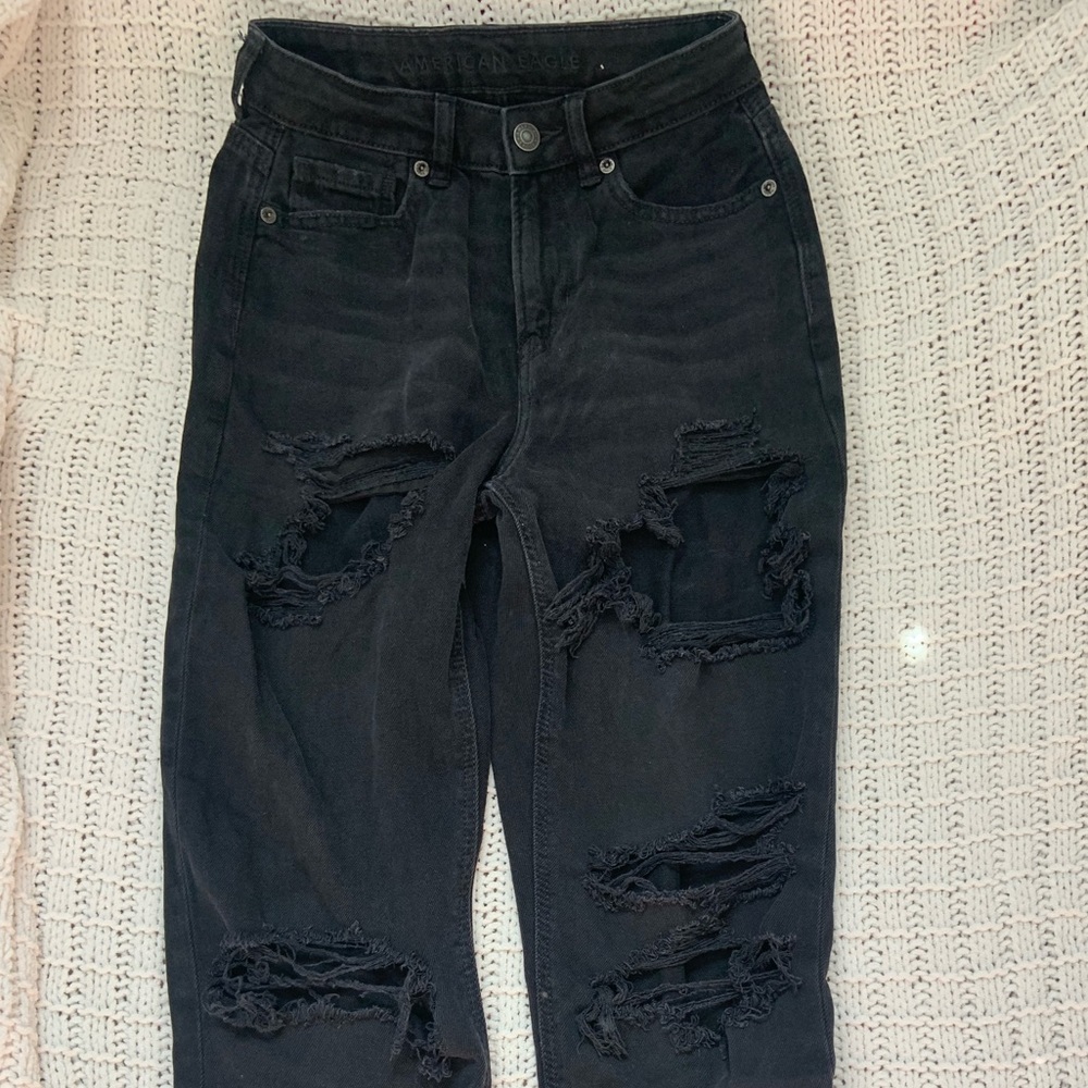AMERICAN EAGLE MOM JEANS SIZE 00